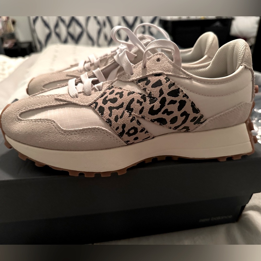 New Balance 327 cheetah, women’s size 10, men’s size 8.5